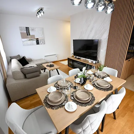 Apartment Retreat Wellness & *